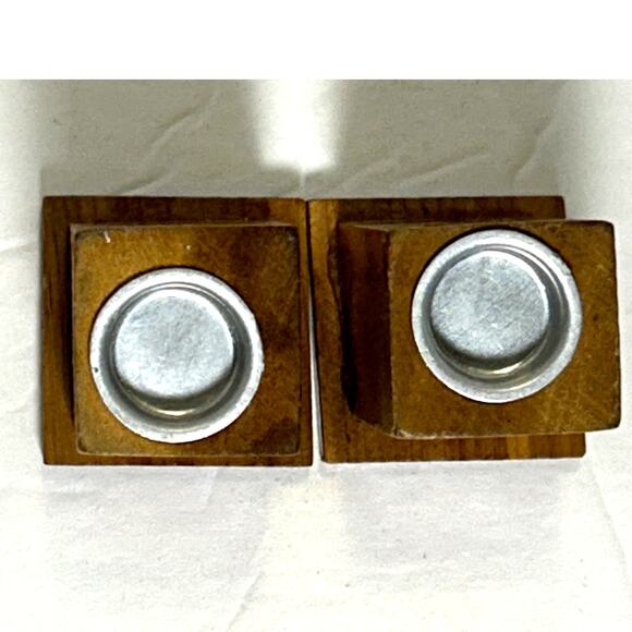 Vintage Ma and Pa Outhouse Salt and Pepper Shakers - Picture 6 of 7